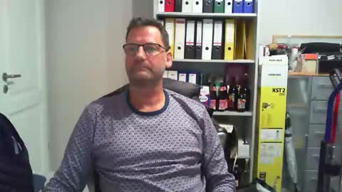 Snapshot of macfly67 chatting on 12/22/25, 01:24 macfly67 online show from 12/22/25, 01:24