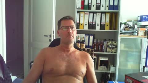 Snapshot of macfly67 chatting on 06/17/26, 05:32 macfly67 online show from 06/17/26, 05:32