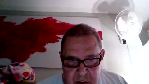 Snapshot of machet1 chatting on 04/11/26, 11:31 machet1 online show from 04/11/26, 11:31