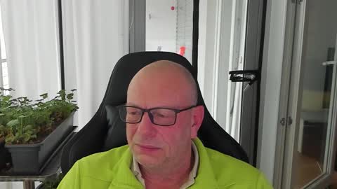 Snapshot of machinegun3dx chatting on 12/14/25, 01:05 Andy online show from 12/14/25, 01:05