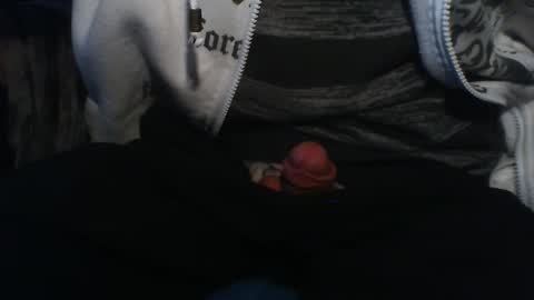 Snapshot of macho9385 chatting on 11/30/25, 02:32 macho9385 online show from 11/30/25, 02:32