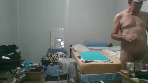 Snapshot of machoalex chatting on 12/30/24, 10:10 MACHOLIVRE online show from 12/30/24, 10:10