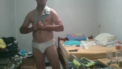 Snapshot of machoalex chatting on 01/01/25, 11:40 MACHOLIVRE online show from 01/01/25, 11:40