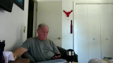 Snapshot of mackdocc001 chatting on 04/21/26, 06:01 mackdocc001 online show from 04/21/26, 06:01
