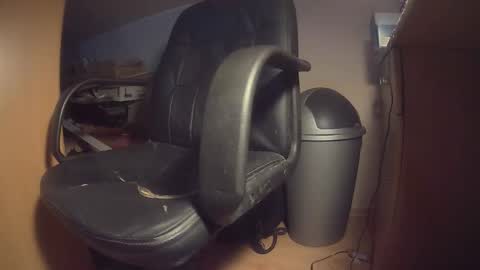 Snapshot of mackenss20 chatting on 12/14/25, 07:40 Makan online show from 12/14/25, 07:40