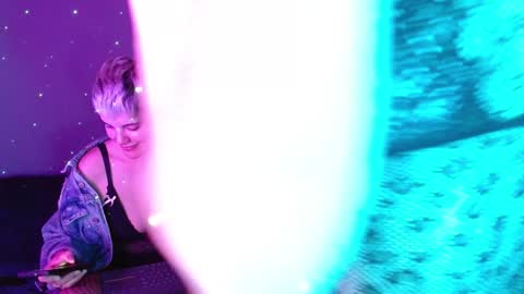 Snapshot of mackenziemoon chatting on 01/12/25, 05:34 Noah Askew online show from 01/12/25, 05:34