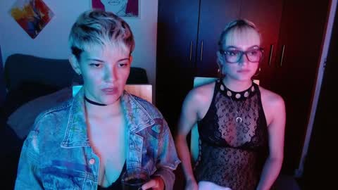 Snapshot of mackenziemoon chatting on 01/22/25, 11:10 Noah Askew online show from 01/22/25, 11:10