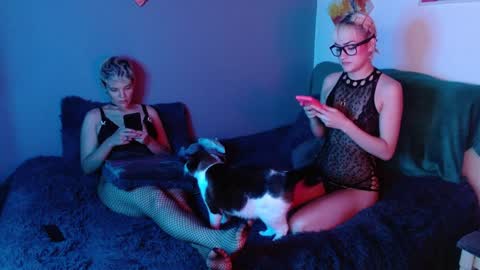 Snapshot of mackenziemoon chatting on 01/23/25, 02:12 Noah Askew online show from 01/23/25, 02:12