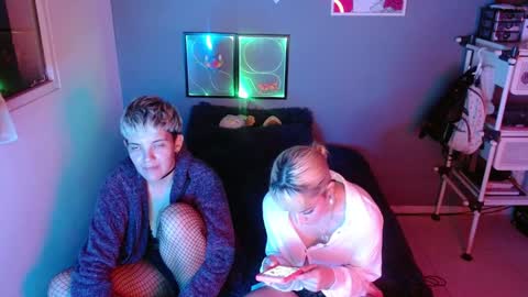 Snapshot of mackenziemoon chatting on 01/31/25, 06:35 Noah Askew online show from 01/31/25, 06:35