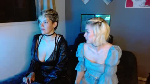 Snapshot of mackenziemoon chatting on 02/07/25, 06:14 Noah Askew online show from 02/07/25, 06:14