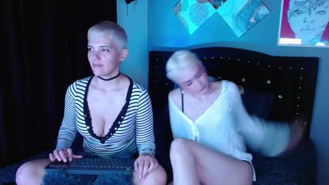 Snapshot of mackenziemoon chatting on 03/12/25, 05:57 Noah Askew online show from 03/12/25, 05:57