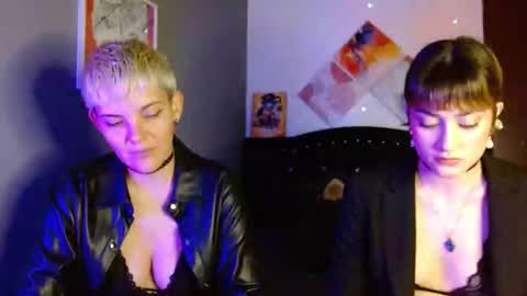 Snapshot of mackenziemoon chatting on 09/09/25, 10:20 Noah Askew online show from 09/09/25, 10:20