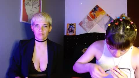 Snapshot of mackenziemoon chatting on 09/19/25, 05:42 Noah Askew online show from 09/19/25, 05:42