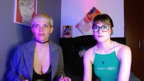 Snapshot of mackenziemoon chatting on 09/19/25, 09:59 Noah Askew online show from 09/19/25, 09:59