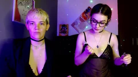 Snapshot of mackenziemoon chatting on 09/24/25, 09:51 Noah Askew online show from 09/24/25, 09:51