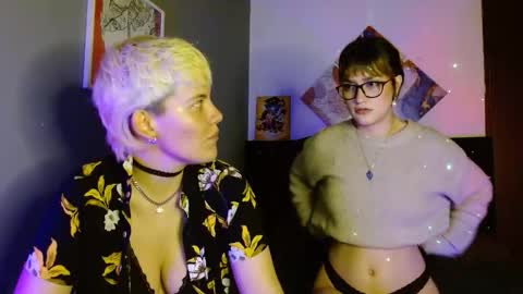 Snapshot of mackenziemoon chatting on 09/25/25, 10:57 Noah Askew online show from 09/25/25, 10:57