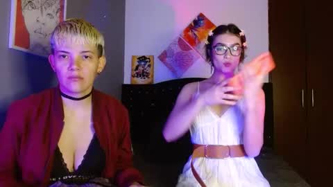 Snapshot of mackenziemoon chatting on 10/03/25, 07:05 Noah Askew online show from 10/03/25, 07:05