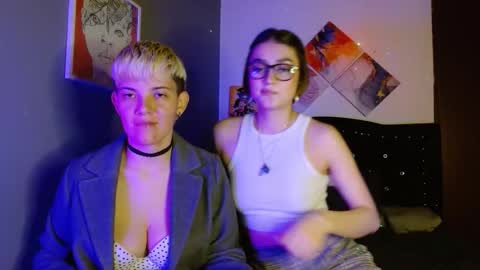 Snapshot of mackenziemoon chatting on 10/11/25, 06:01 Noah Askew online show from 10/11/25, 06:01