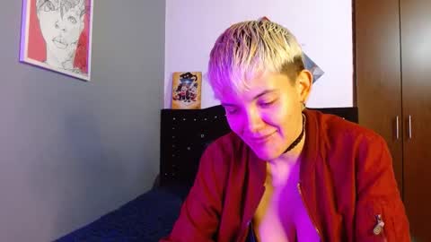 Snapshot of mackenziemoon chatting on 10/16/25, 06:58 Noah Askew online show from 10/16/25, 06:58