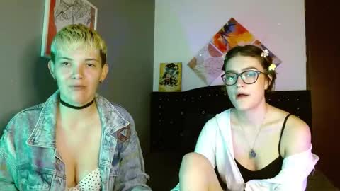 Snapshot of mackenziemoon chatting on 10/18/25, 06:05 Noah Askew online show from 10/18/25, 06:05