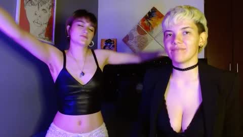 Snapshot of mackenziemoon chatting on 10/22/25, 04:13 Noah Askew online show from 10/22/25, 04:13