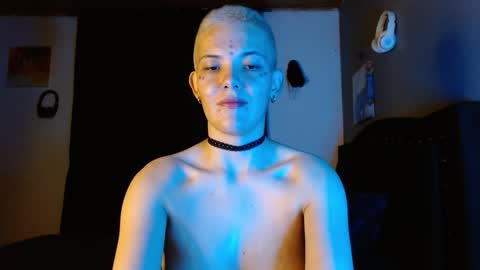 Snapshot of mackenziemoon chatting on 11/26/25, 08:37 Noah Askew online show from 11/26/25, 08:37