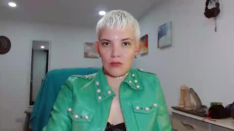 Snapshot of mackenziemoon chatting on 02/16/26, 05:14 Noah Askew online show from 02/16/26, 05:14