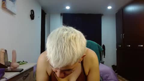 Snapshot of mackenziemoon chatting on 02/23/26, 10:40 Noah Askew online show from 02/23/26, 10:40