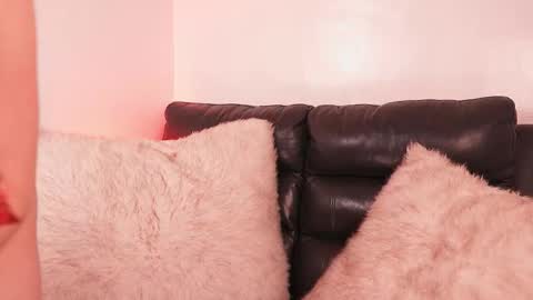 Snapshot of mackenziemoon chatting on 02/25/26, 11:36 Noah Askew online show from 02/25/26, 11:36