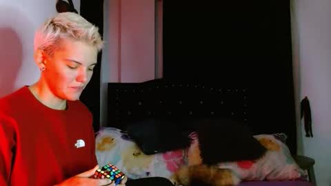 Snapshot of mackenziemoon chatting on 03/06/26, 04:09 Noah Askew online show from 03/06/26, 04:09