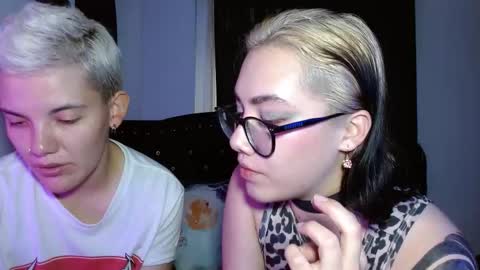 Snapshot of mackenziemoon chatting on 03/07/26, 10:29 Noah Askew online show from 03/07/26, 10:29