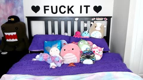 Mackenzie Wolfe online show from 02/25/25, 08:36