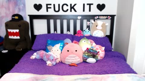 Mackenzie Wolfe online show from 09/15/25, 05:51