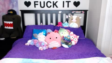 Mackenzie Wolfe online show from 10/02/25, 03:57