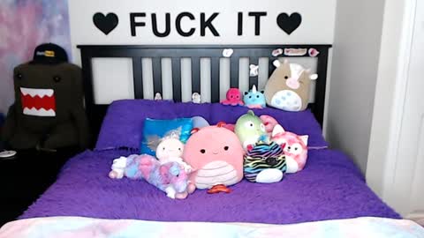 Mackenzie Wolfe online show from 10/17/25, 04:15