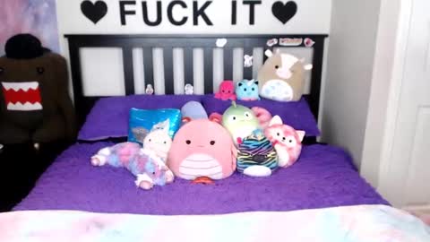 Mackenzie Wolfe online show from 11/06/25, 04:24