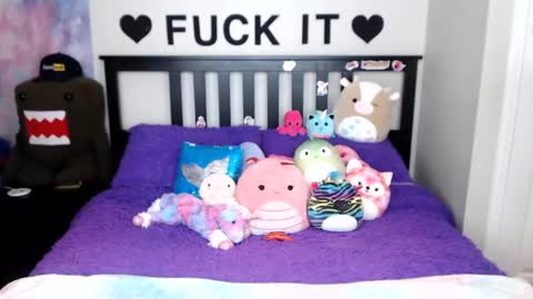 Mackenzie Wolfe online show from 11/07/25, 04:45