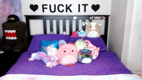 Mackenzie Wolfe online show from 12/14/25, 04:40