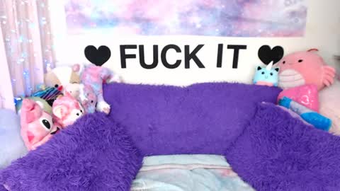 Mackenzie Wolfe online show from 04/30/26, 04:08