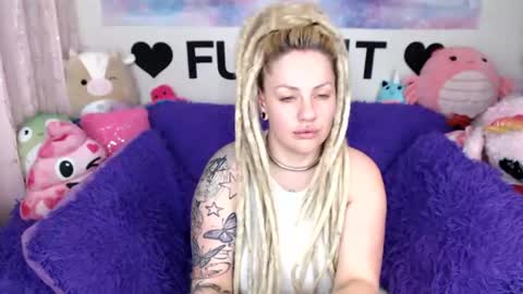 Snapshot of mackenziewolfe chatting on 06/13/26, 04:10 Mackenzie Wolfe online show from 06/13/26, 04:10
