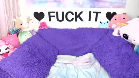 Snapshot of mackenziewolfe chatting on 06/24/26, 04:55 Mackenzie Wolfe online show from 06/24/26, 04:55