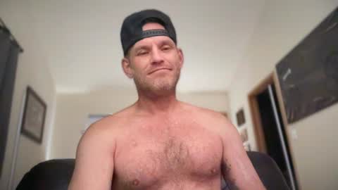Snapshot of mackincaliallday chatting on 08/05/26, 12:08 MackinCaliAllDay online show from 08/05/26, 12:08