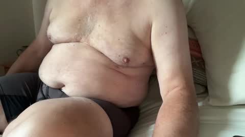 Snapshot of mad4itstill chatting on 10/26/25, 11:27 Ivor online show from 10/26/25, 11:27