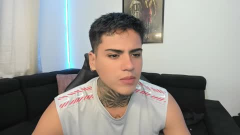 Snapshot of mad_maxxx1 chatting on 01/24/25, 01:25 max online show from 01/24/25, 01:25