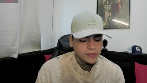 Snapshot of mad_maxxx1 chatting on 10/26/25, 12:00 max online show from 10/26/25, 12:00