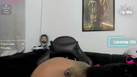 Snapshot of mad_maxxx1 chatting on 11/17/25, 11:54 max online show from 11/17/25, 11:54