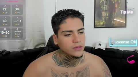 Snapshot of mad_maxxx1 chatting on 11/19/25, 11:43 max online show from 11/19/25, 11:43