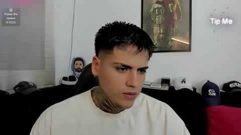 Snapshot of mad_maxxx1 chatting on 12/21/25, 11:23 max online show from 12/21/25, 11:23