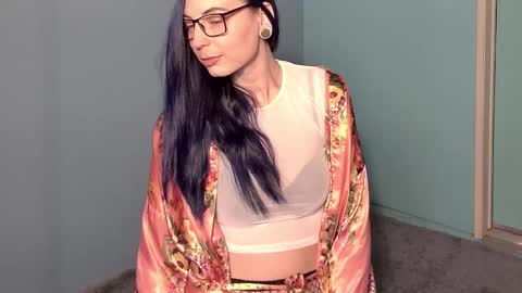 Madam Edgewood online show from 12/02/24, 08:11