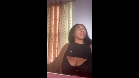 madam_glam online show from 12/18/25, 02:12